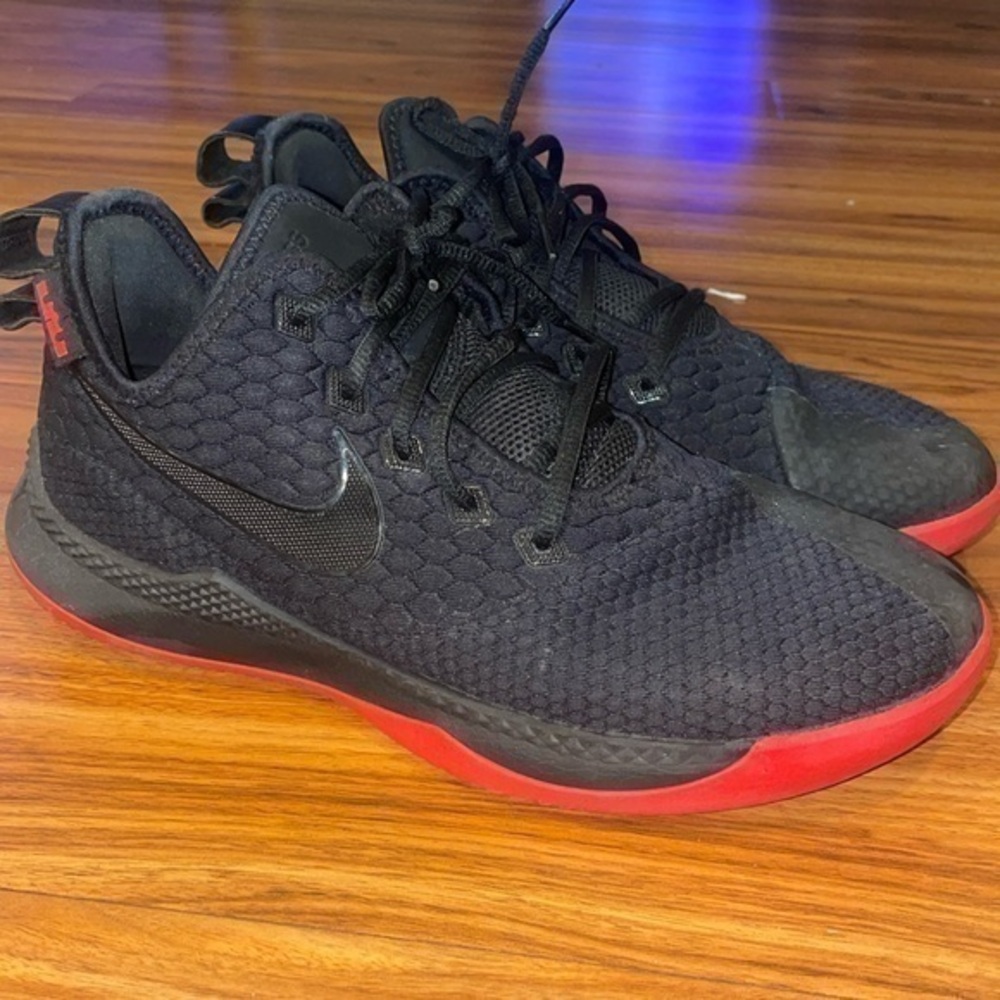 Men’s Nike lebron black and red shoes